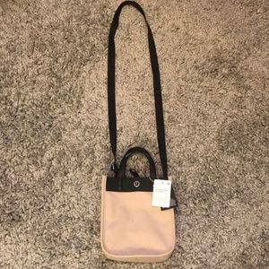 Lululemon mini bag used a few times only